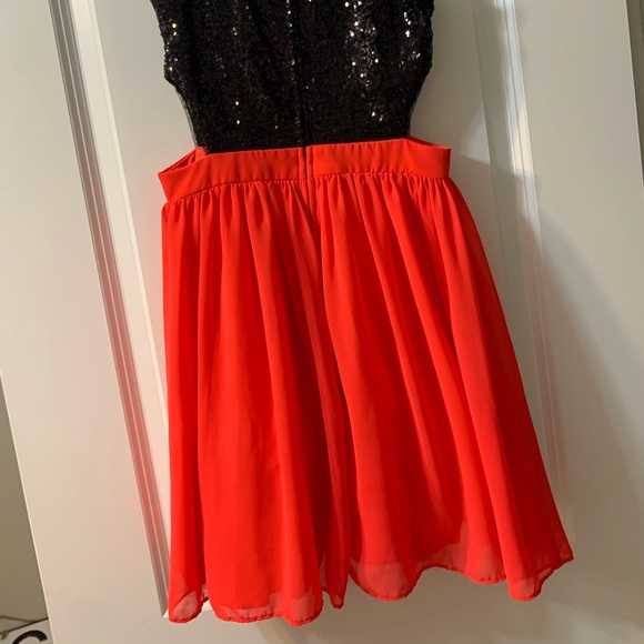 Black and red sparkly party dress - Picture 2 of 4